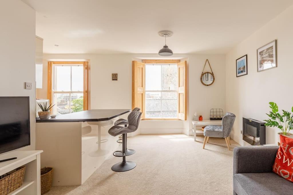 Modern Flat With Island Views In Heart Of טנבי מראה חיצוני תמונה