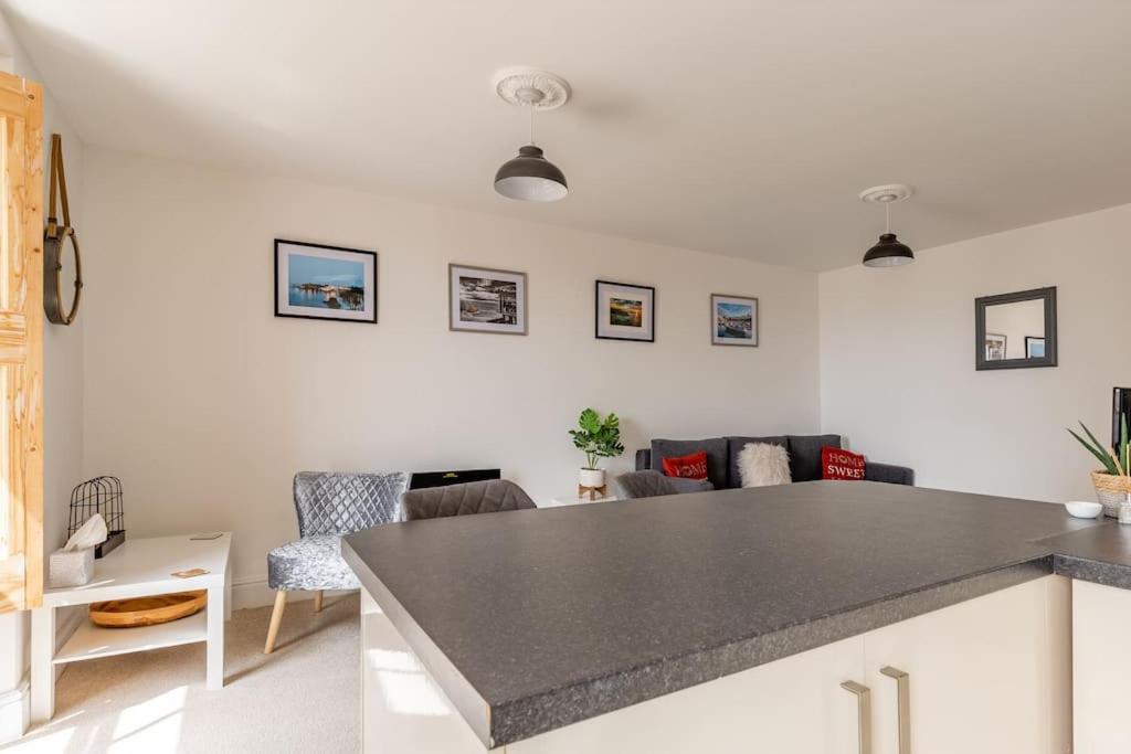 Modern Flat With Island Views In Heart Of טנבי מראה חיצוני תמונה
