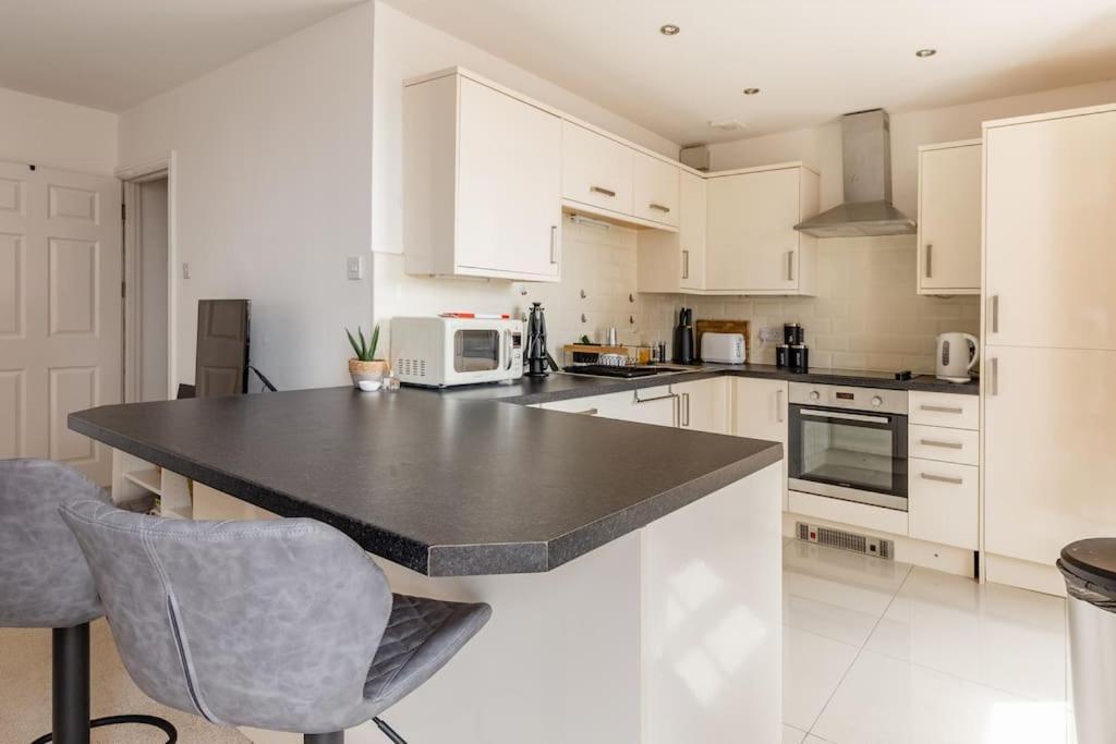 Modern Flat With Island Views In Heart Of טנבי מראה חיצוני תמונה
